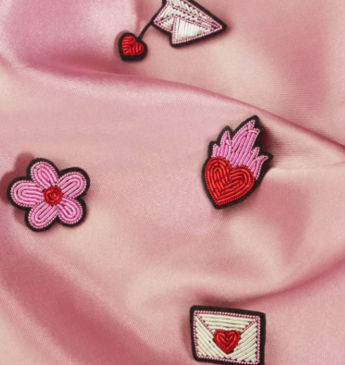Broche Coeur Enflammé brodée main – Malicieuse