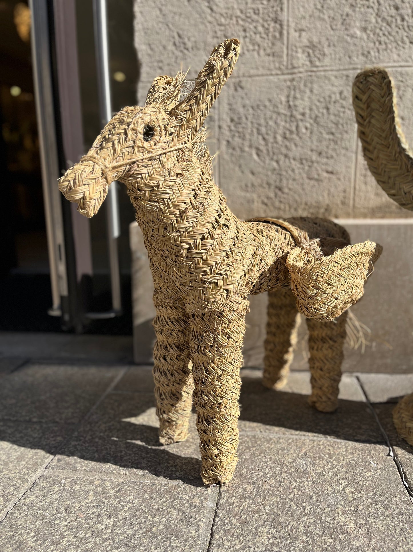 Âne décoratif en alfa – Artisanat marocain