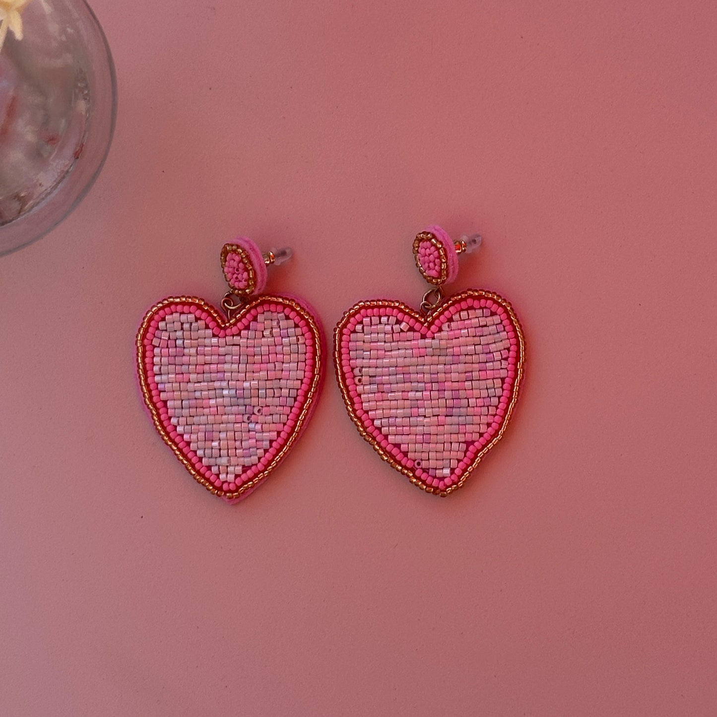 Boucles d'oreilles brodées - Coeur rose