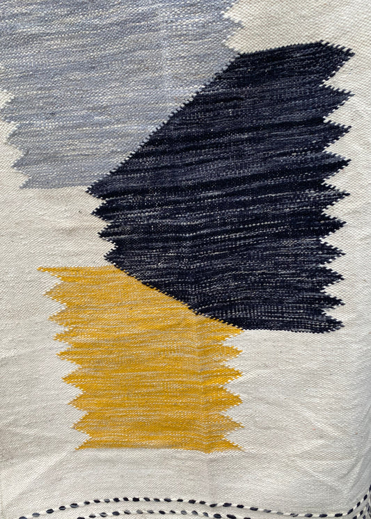 Tapis Berbère Kilim – Blanc, Jaune et Noir (220 x 135 cm)