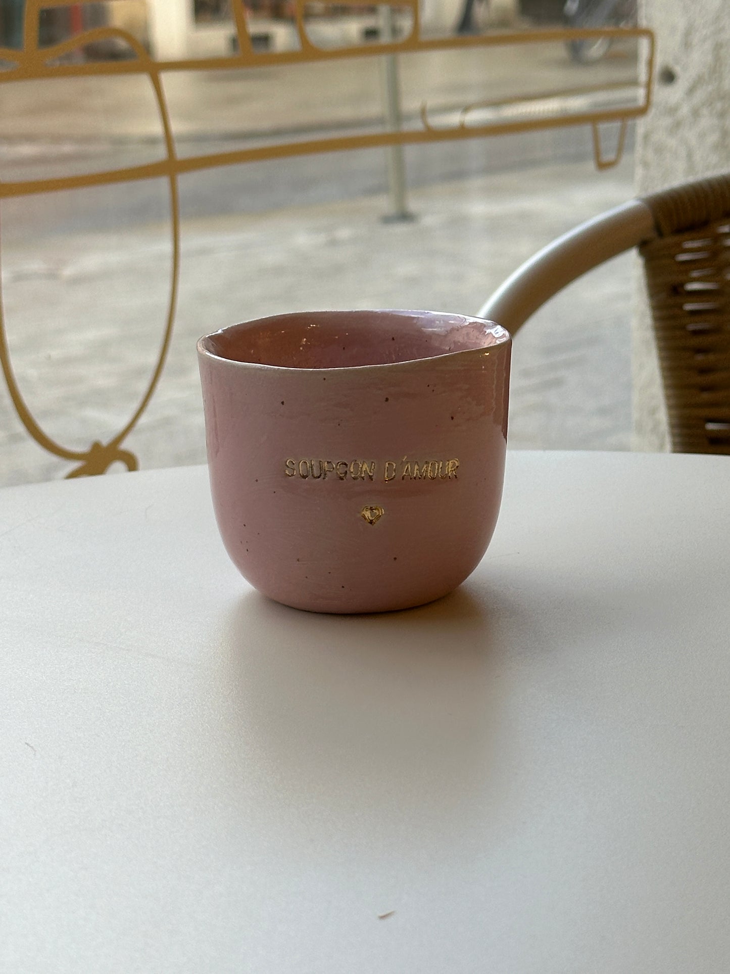 Céramiques Artisanales - Tasses en Grès Rose et dorure