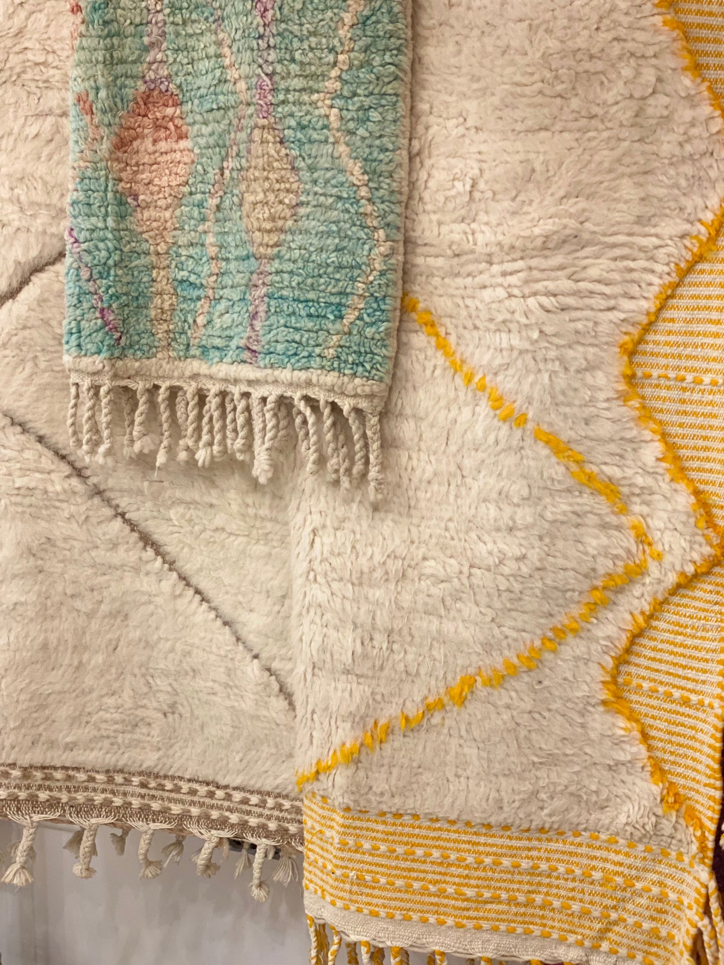 Tapis berbère blanc et jaune - Béni Ouarain