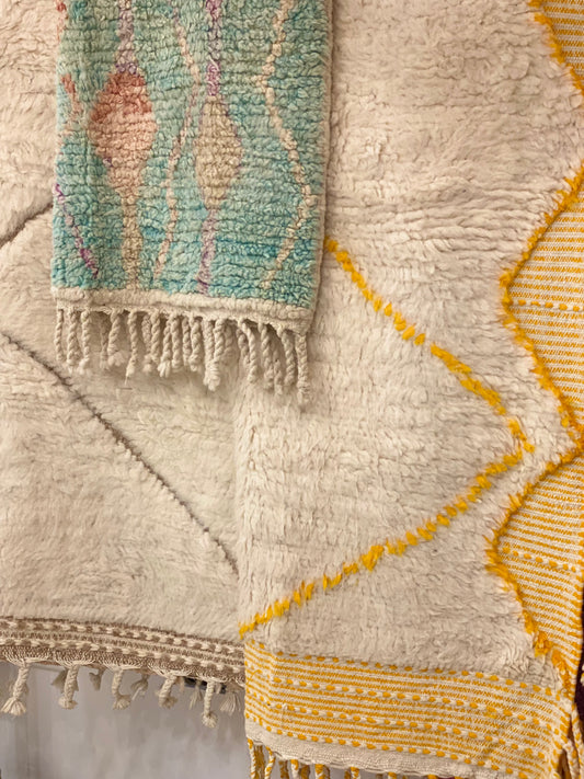 Tapis berbère blanc et jaune - Béni Ouarain
