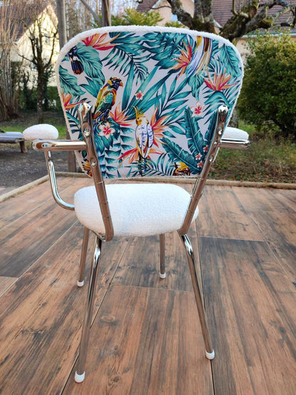 Chaise vintage - bouclette blanc - cadre alu gris