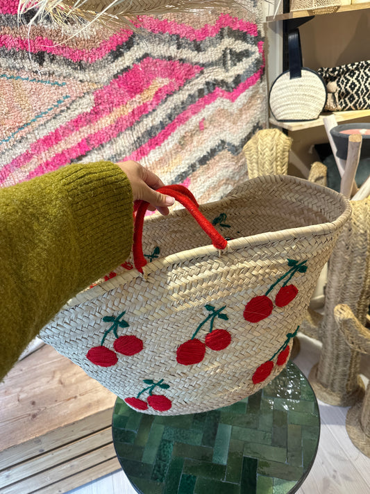 Panier berbère artisanal broderie cerises