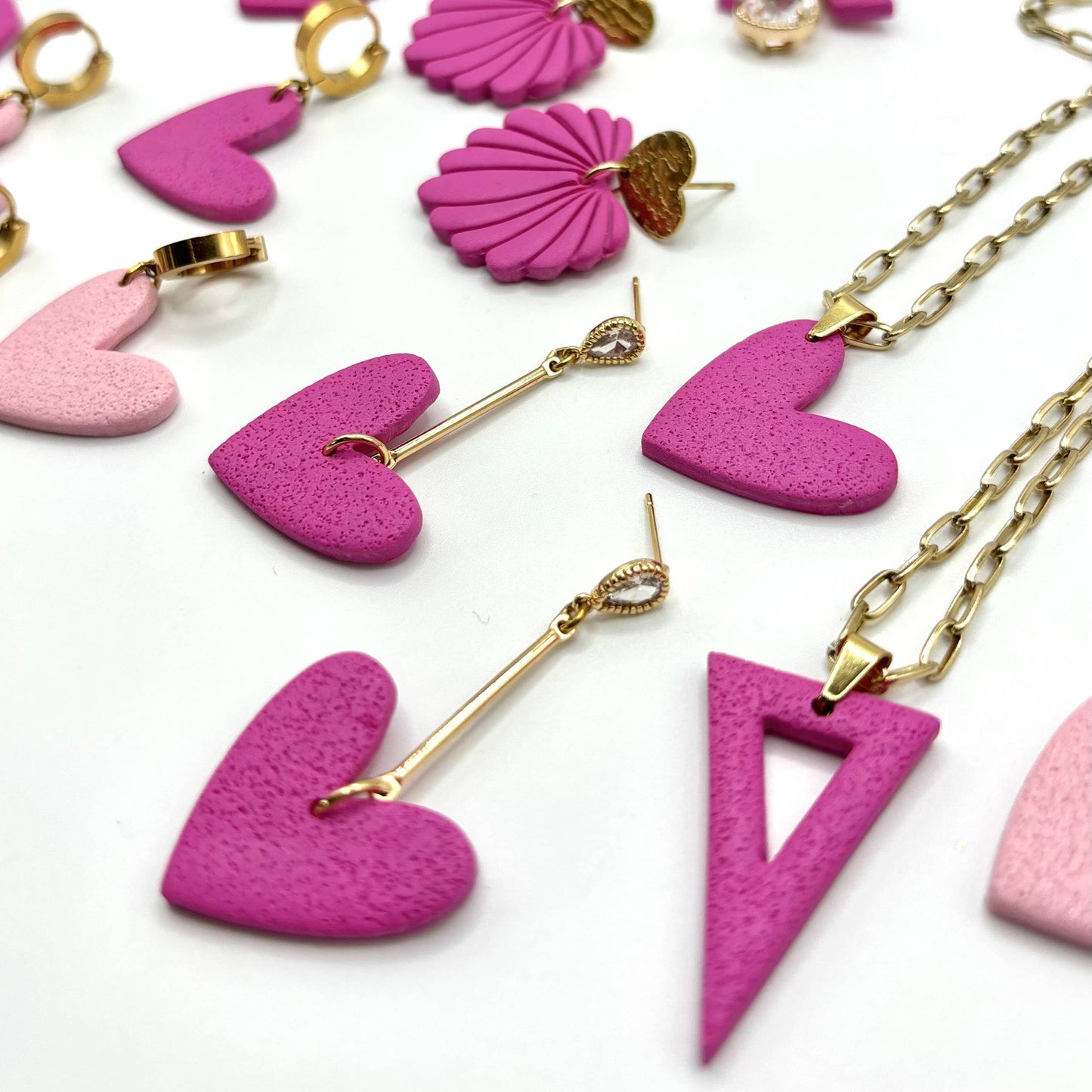 ALLEGRA - Boucles d'oreilles pendantes en forme de cœur fuchsia