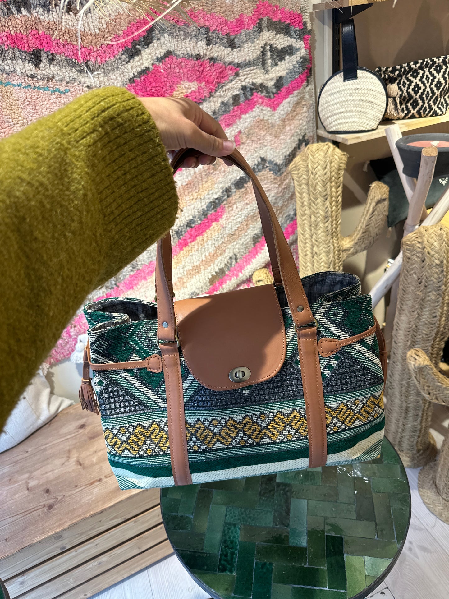 Sac week-end artisanal tapisserie recyclée vert