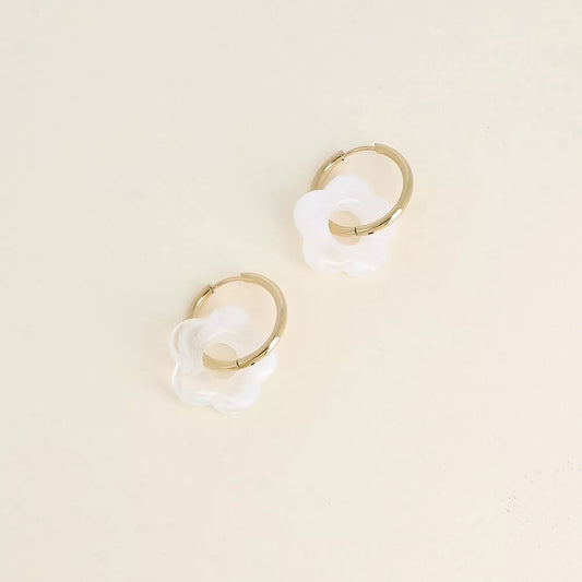 Créoles fleur résine (Blanc)
