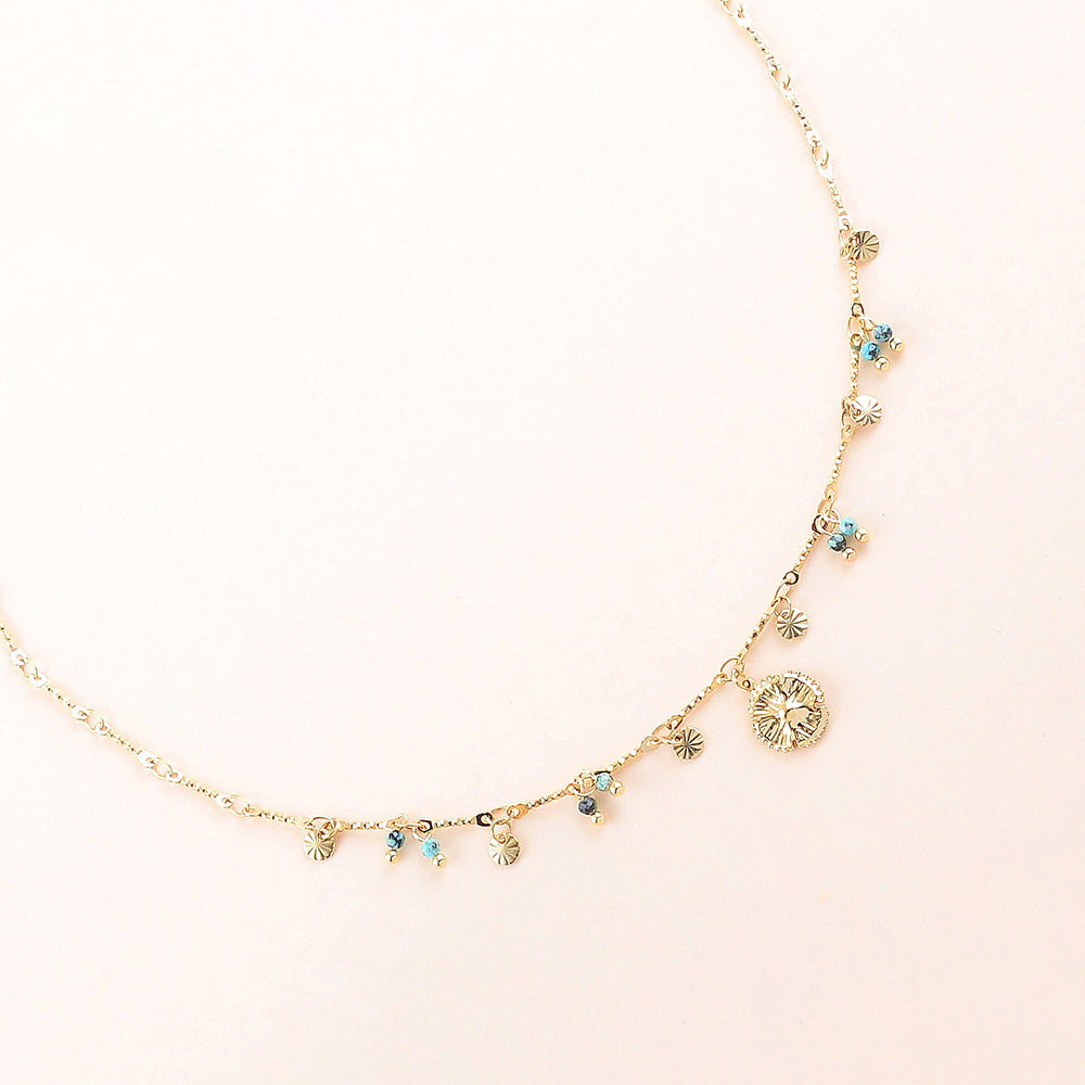 Collier - pastilles rondes martelées, pierres naturelles et pendentif fleur – Doré