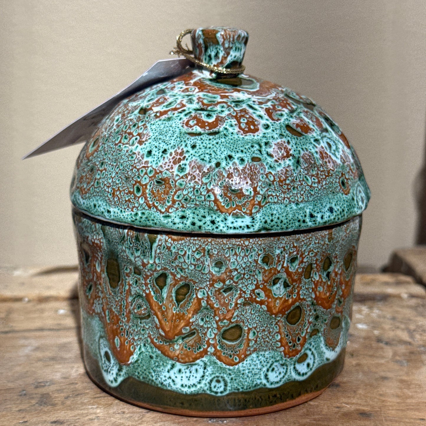 Pot en céramique avec couvercle – Émail texturé vert et rose