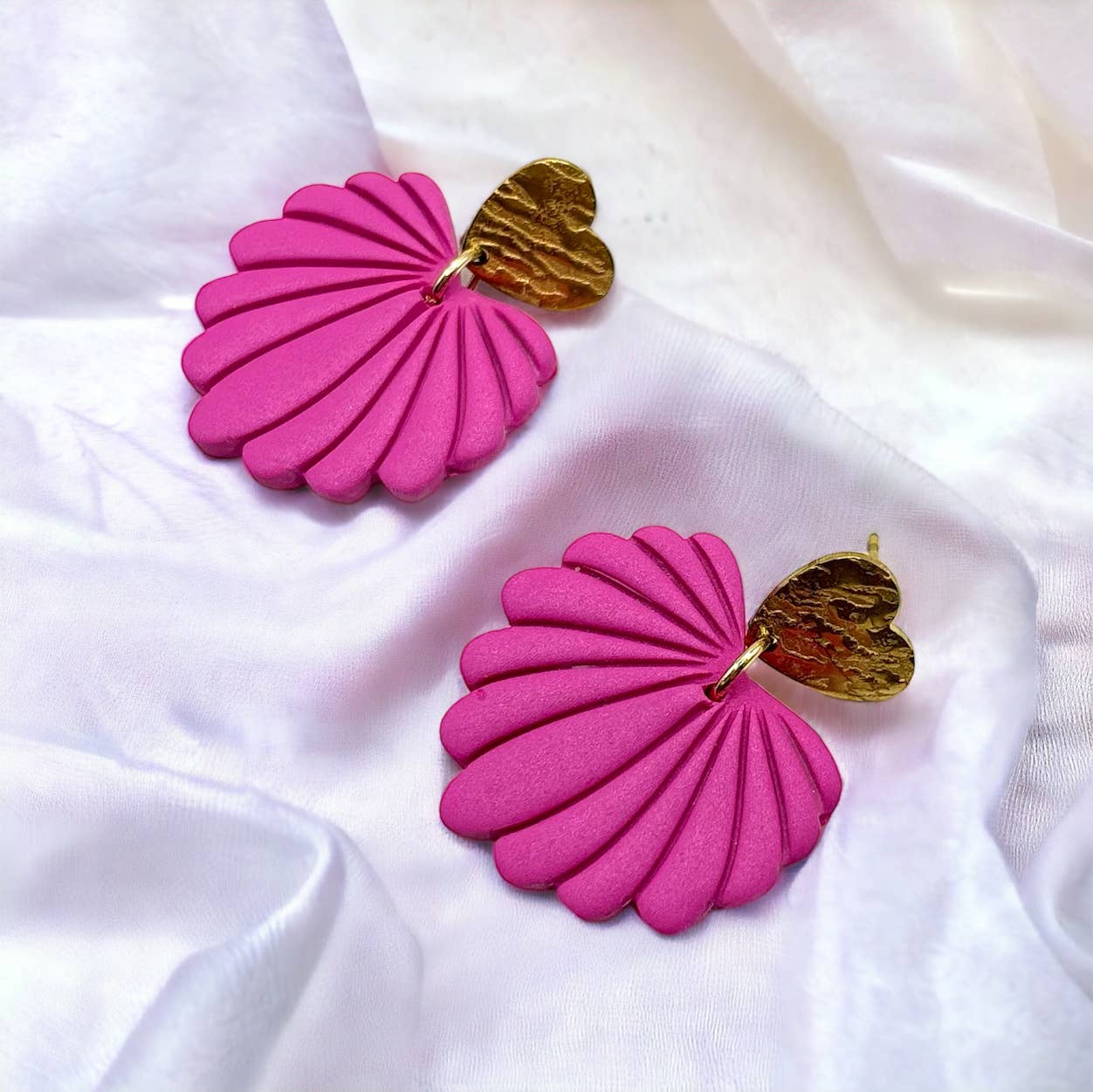 ALICE MINI - Boucles d'oreilles en forme de cœur fuchsia