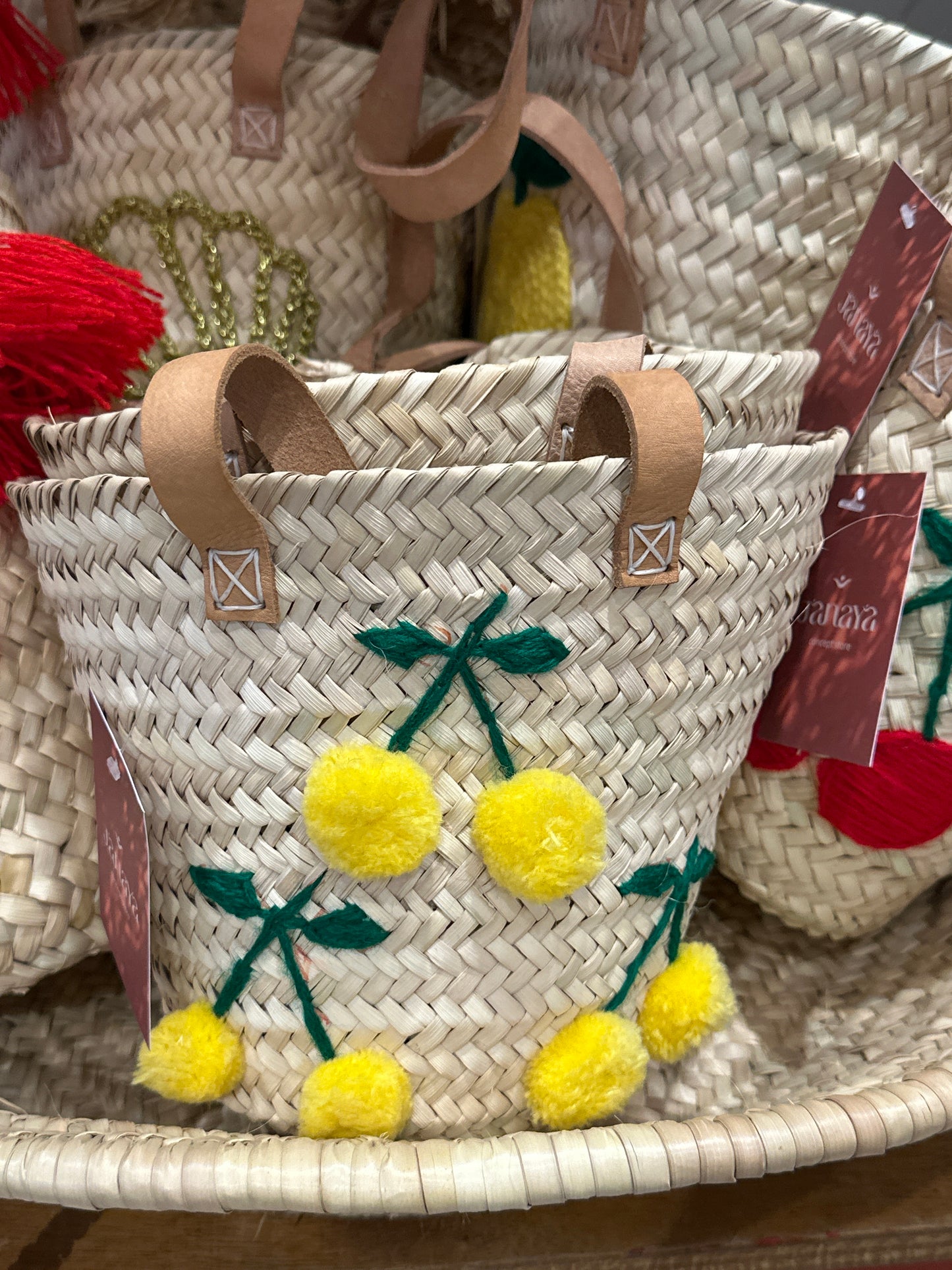 Petit panier brodé artisanal fruits