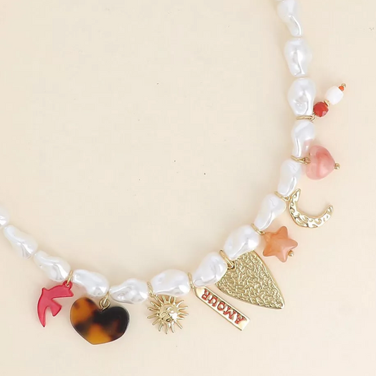 Collier perles blanches / charms