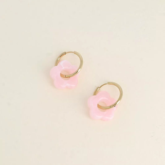 Créoles fleur résine (Rose clair)
