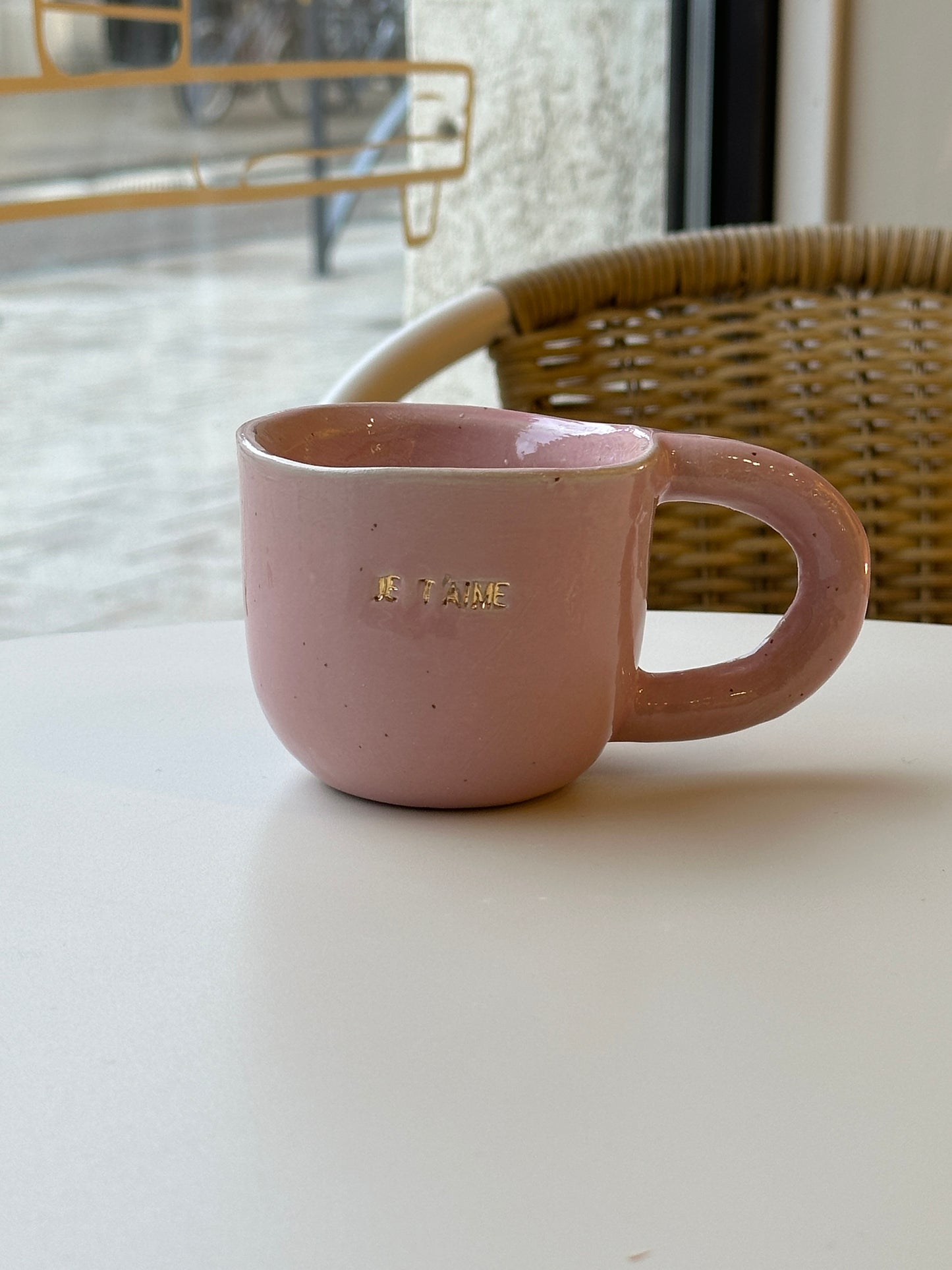Céramiques Artisanales - Tasses en Grès Rose et dorure avec ance