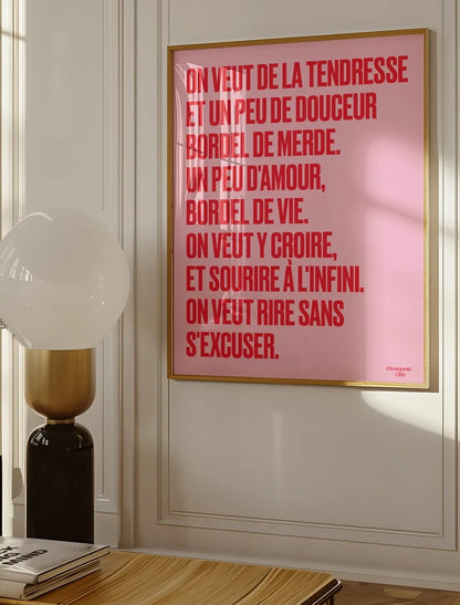 Poster Mantra n°2 rose et rouge – 50 × 70 cm – mise en situation