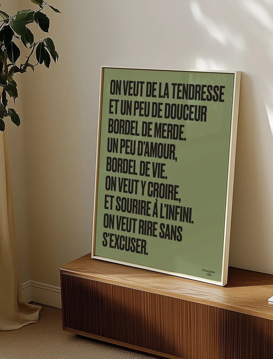 Poster Mantra n°2 kaki et noir – 50 × 70 cm – mise en situation