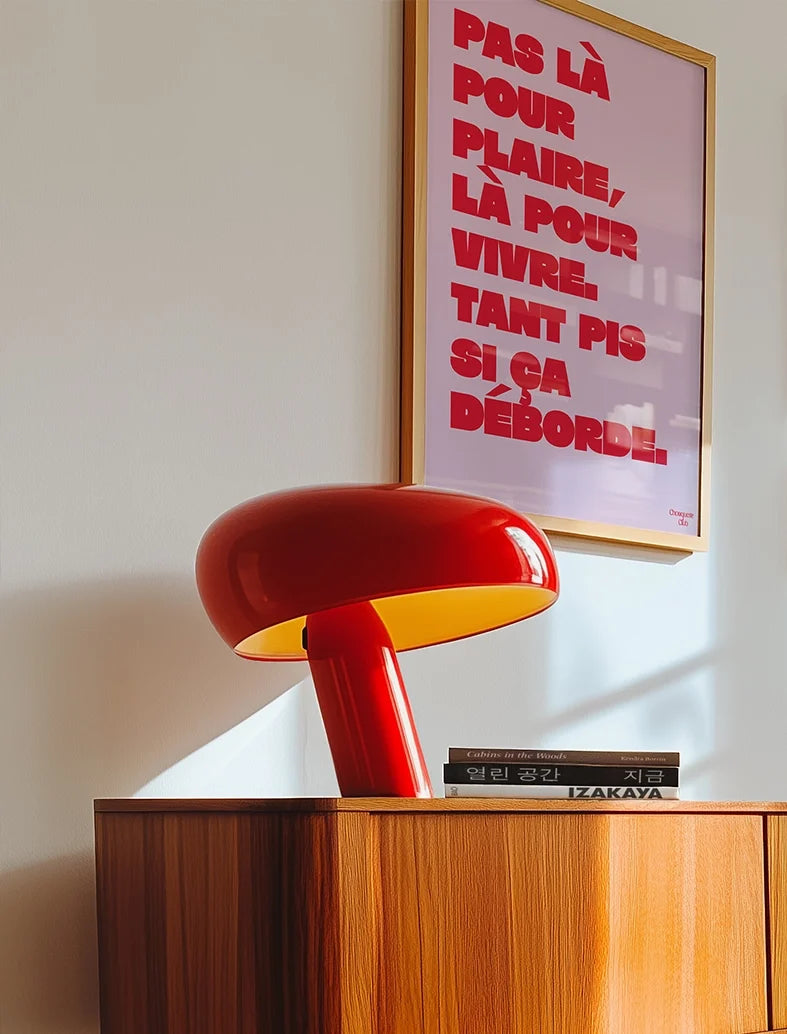 Poster Mantra n°4 Pas là pour plaire rose et rouge – 50 × 70 cm – mise en situation