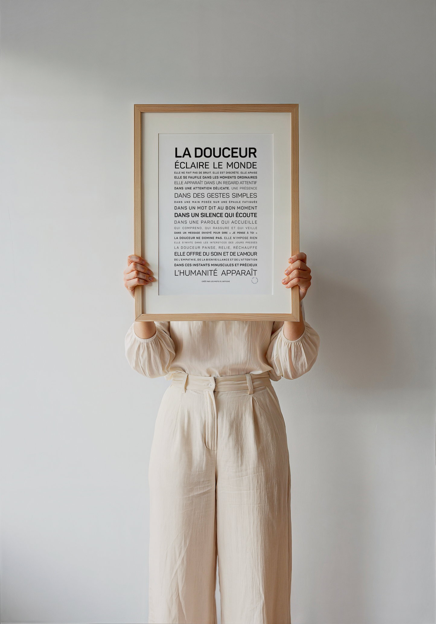 Affiche La douceur éclaire le monde: MINI A6 10.5 x 14.8 mm