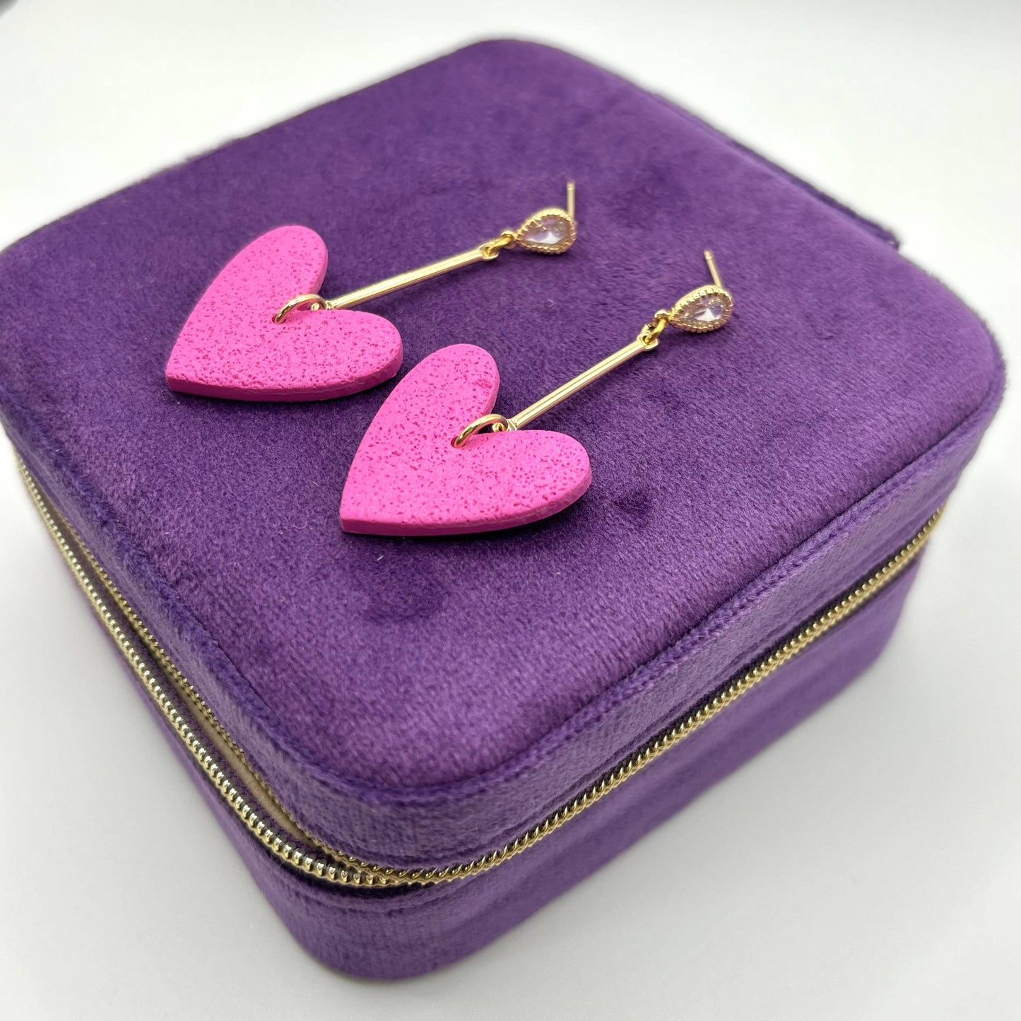 ALLEGRA - Boucles d'oreilles pendantes en forme de cœur fuchsia