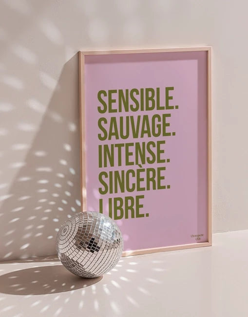 Affiche Sensible et sauvage rose et kaki – A3 – mise en situation