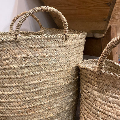 Panier tressé en feuille naturelle